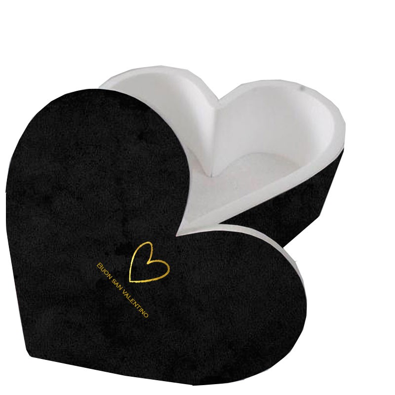 scatola polistirolo nera a forma di cuore con scritta dorata buon