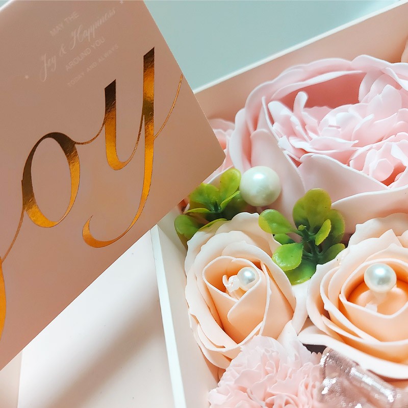 scatola rettangolare rosa con fiori artificiali 24 x 17 x 10 cm A26993/P