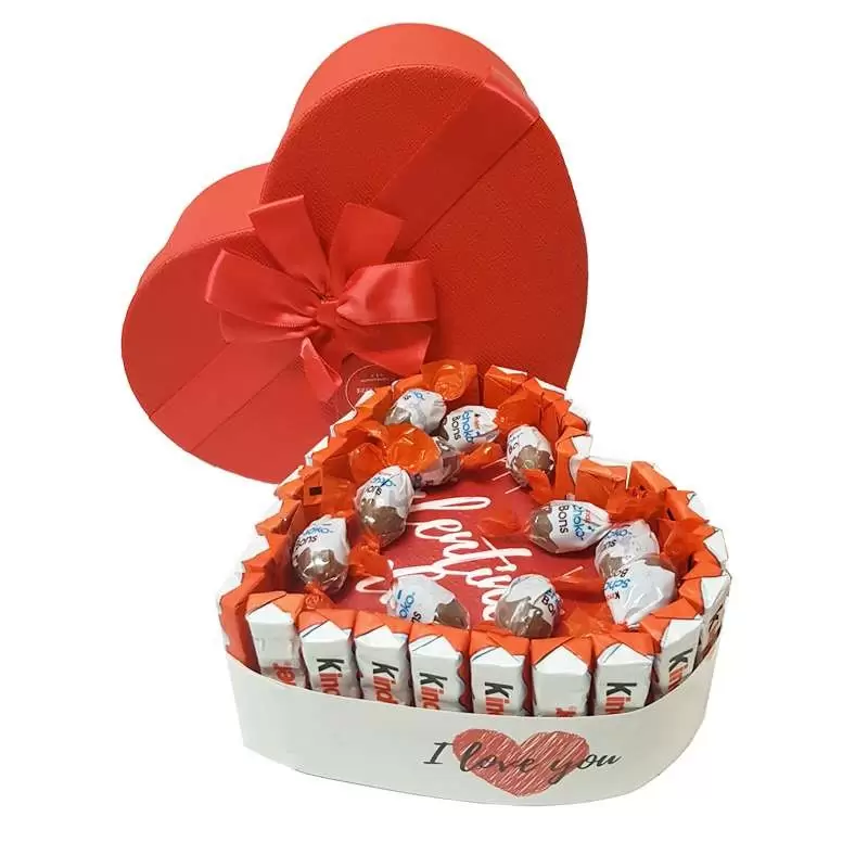 Torta a forma di cuore barrette Kinder con scatola romantica