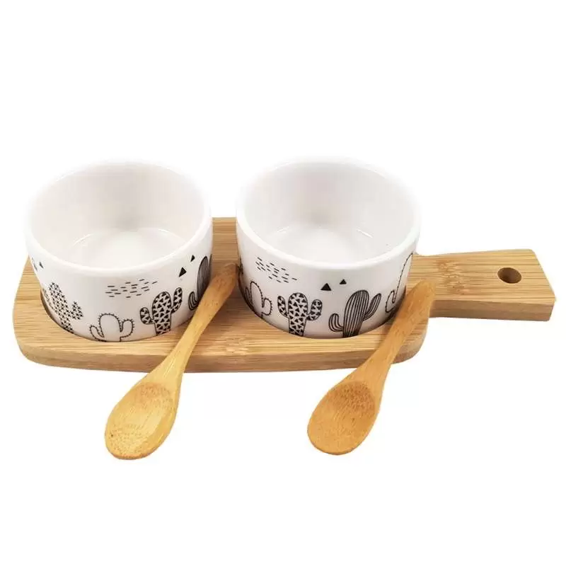Tazze in ceramica con vassoio e cucchiaini in legno