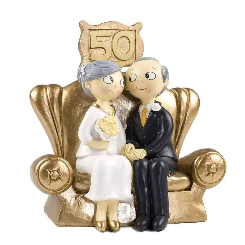 Cake topper sposi 50 anni di matrimonio - seduti sul divano dorato