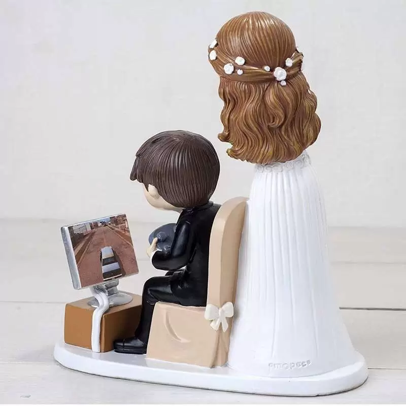 Cake topper sposi con play station - in poliresina colorata