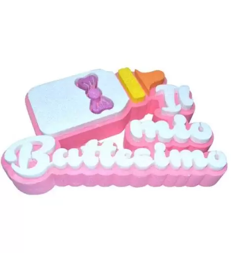 Una bellissima decorazione in polistirolo per il battesimo di una bambina. misure 36 x 24 cm.