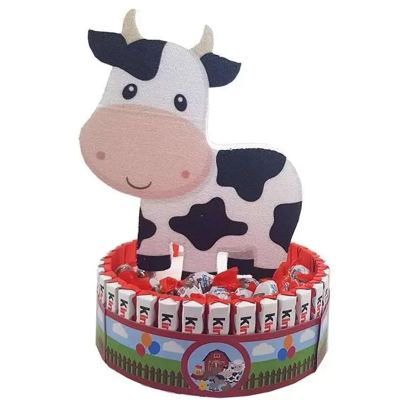 Torta a tema fattoria con mucca in polistirolo
