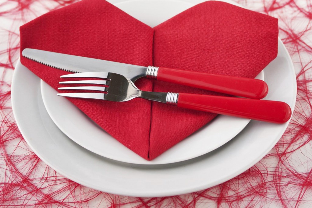 Come apparecchiare la tavola di San Valentino: tante idee romantiche,  semplici ed eleganti