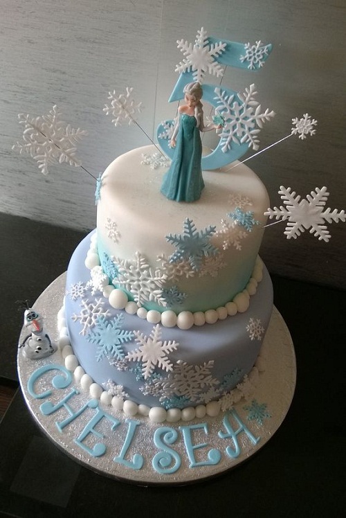 Torta Frozen con statuina Elsa