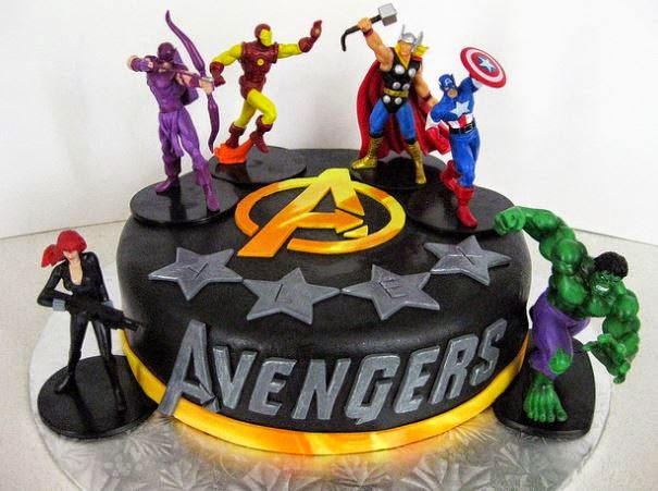 Torta Avengers con stampa logo