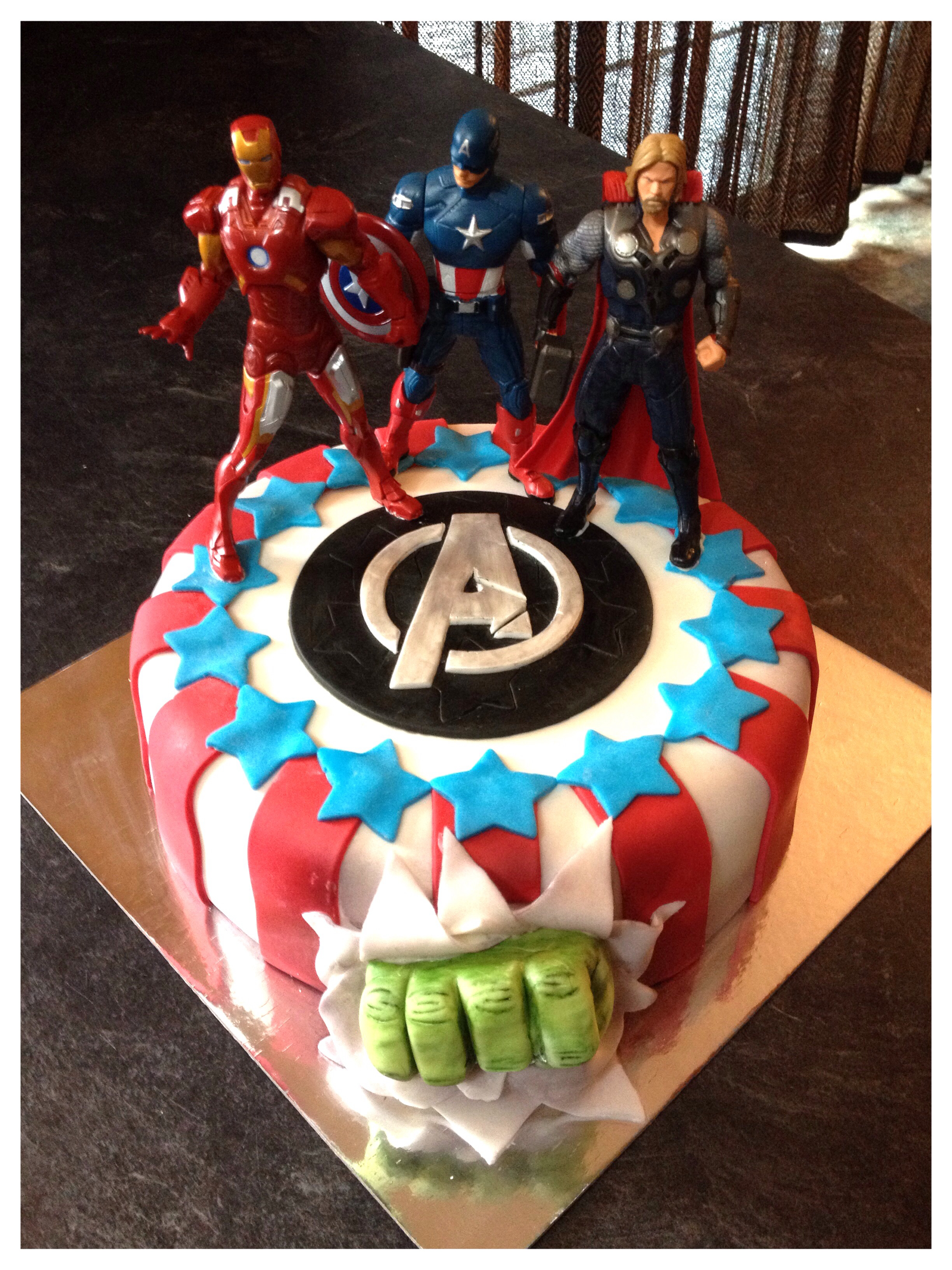 Torta Avengers con candeline 30 cm personaggi